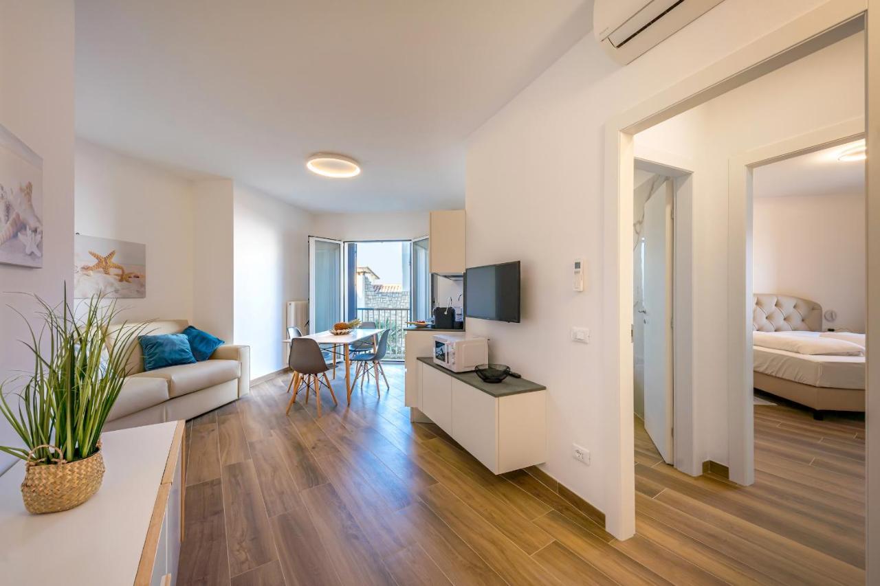Ferrari Apartments Levante Caorle Exteriör bild